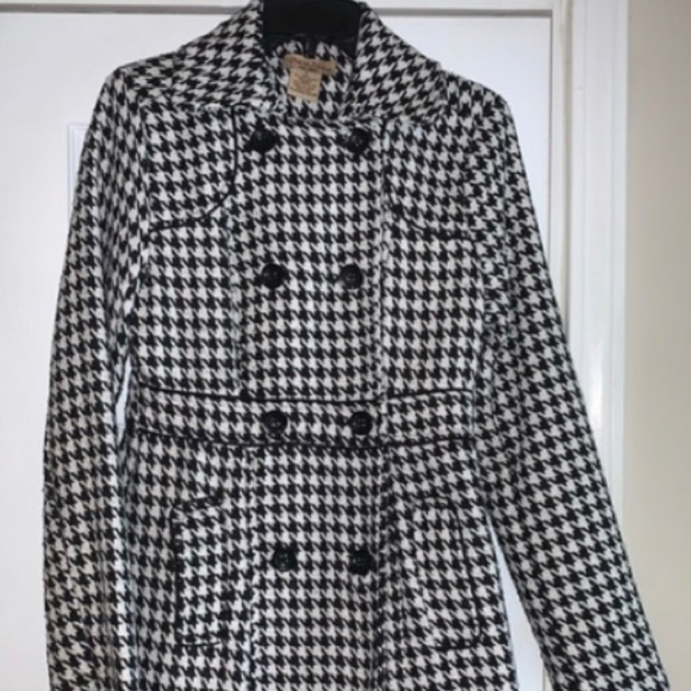 SALE Paris Blues women’s Hounds tooth lined jacket, size small.